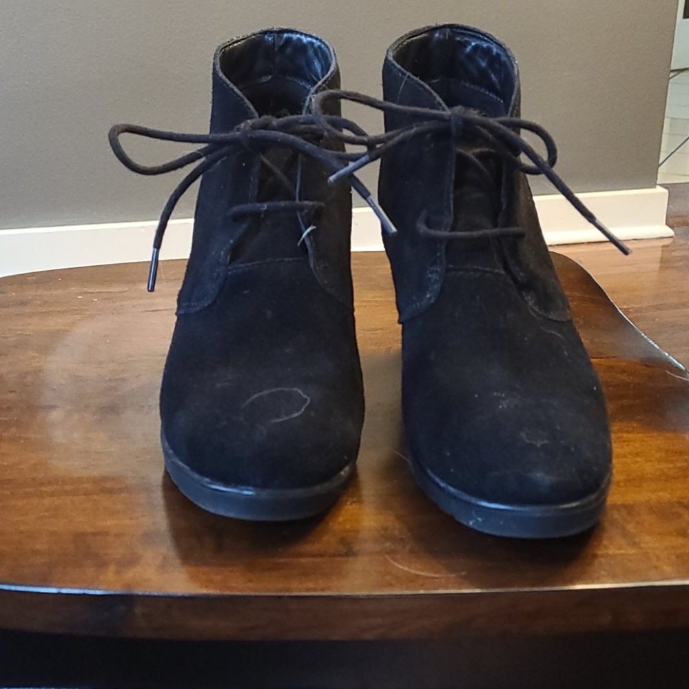 Black wedge boots